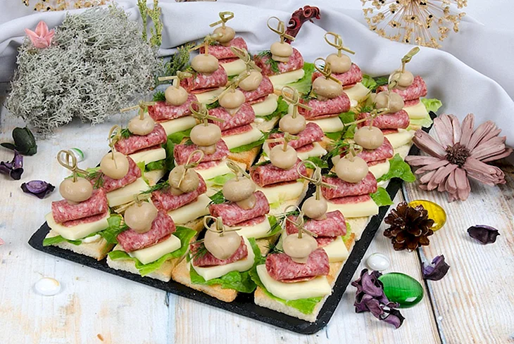 Тартинки с селедкой мировой закусон