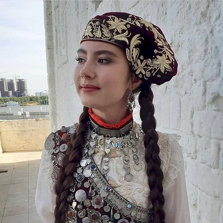 Татарская девушка с калфаком
