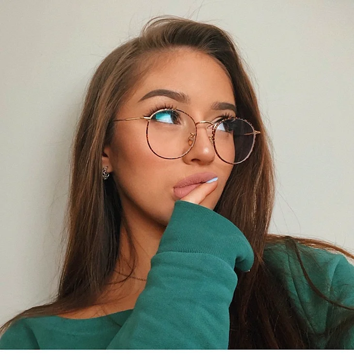 Thalia Crawford селфи в очках