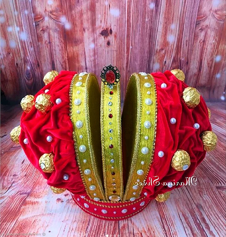 Царская корона из конфет