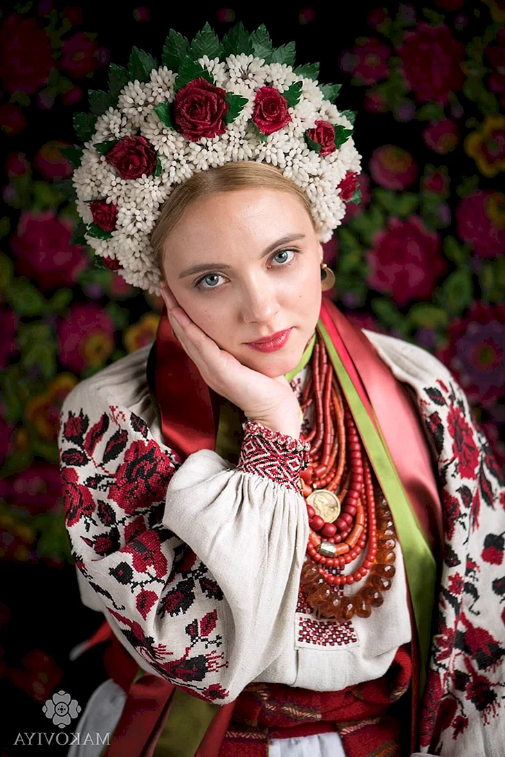 Украинка в венке