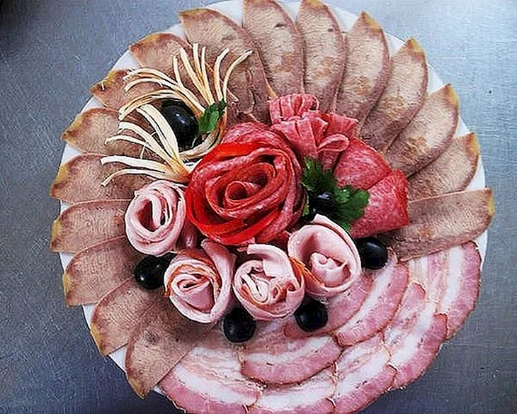 Украшение мясного ассорти