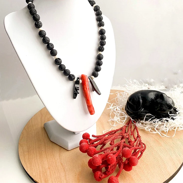 Украшения из белого коралла