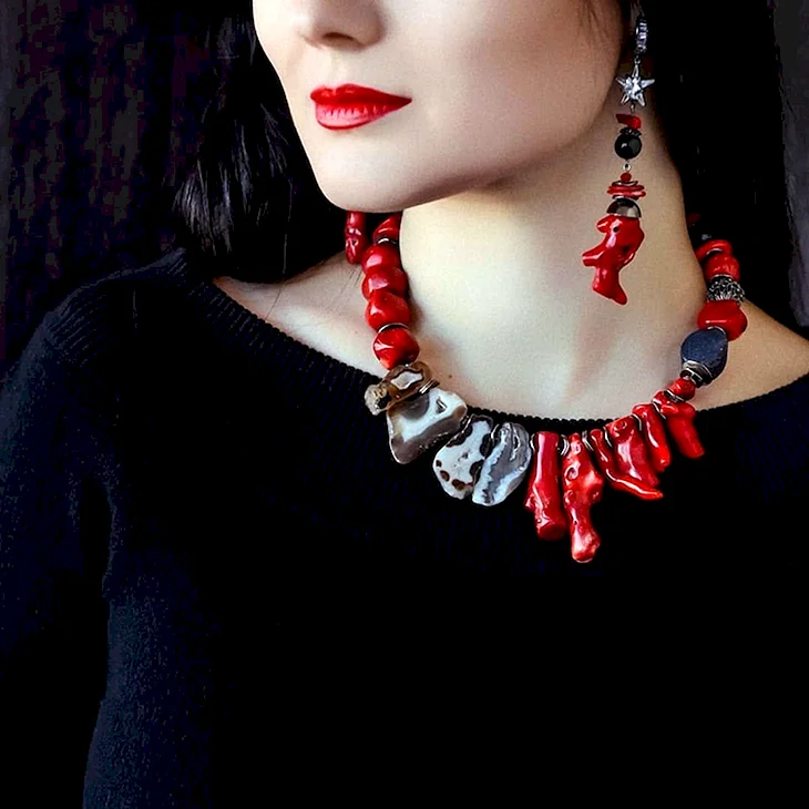 Украшения из черного коралла