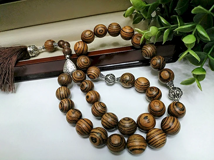 Украшения из дерева