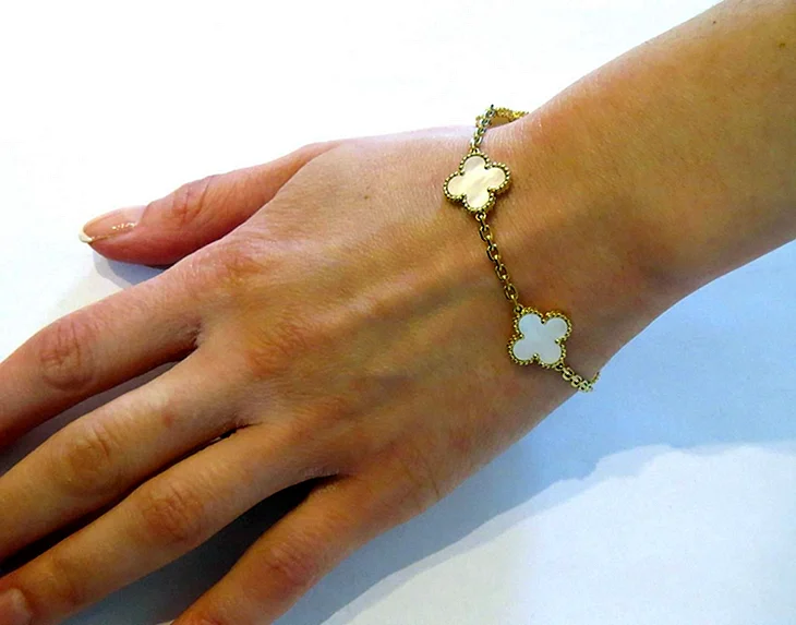Van Cleef Alhambra браслет
