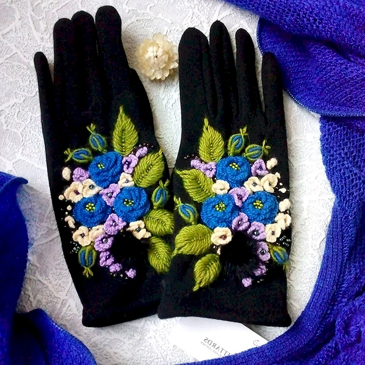 Варежки с вышивкой