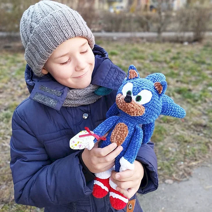 Вязанные персонажи на руку