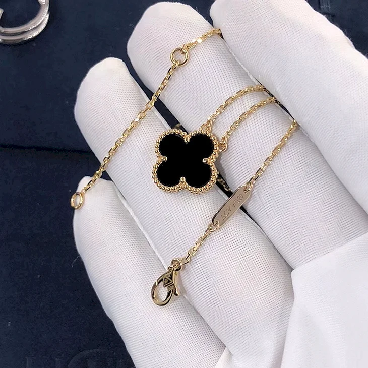 Vintage Alhambra Pendant Onyx