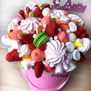 Букет из фруктов и сладостей