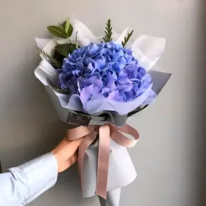 Букет с гортензией