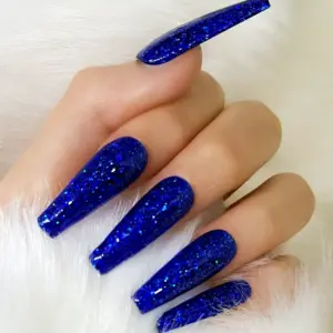 Длинные синие ногти