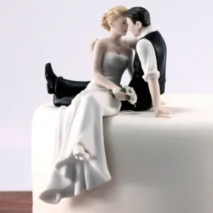 Фигурки жениха и невесты на торт