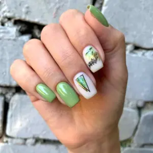 Фисташковый маникюр