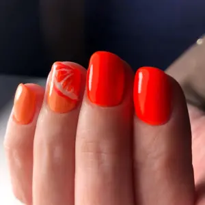 Коасноопанжевый маникюр