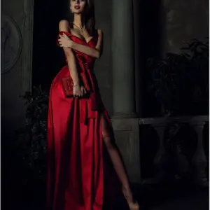 Lipinskaya brand красное платье