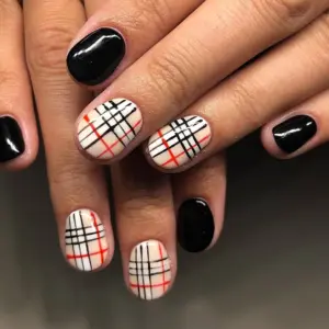 Маникюр Бэрберри клетка Барбери