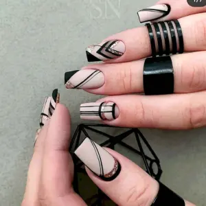 Маникюр черный геометрия