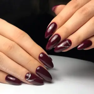 Маникюр марсала миндаль