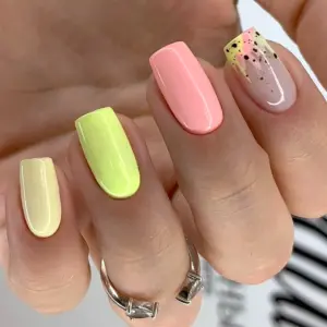 Маникюр на короткие квадратные ногти лето