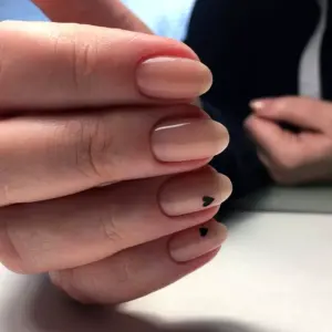 Маникюр нюд матовый