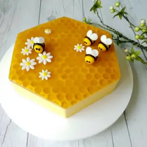 Медовик с пчелками