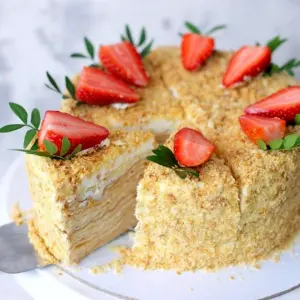 Наполеон с клубникой
