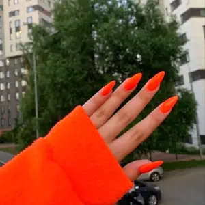 Неоновые оранжевые ногти