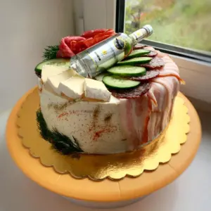 Несладкий торт для женщины