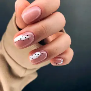 Ногти короткие