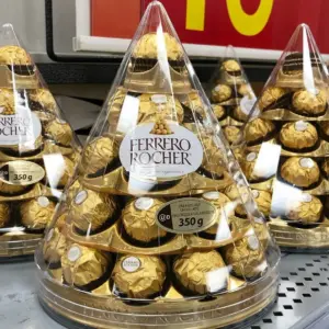 Пирамида конфет Ferrero Rocher