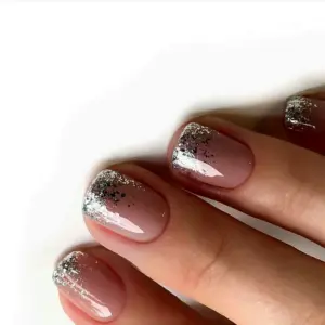 Прозрачный маникюр на короткие ногти