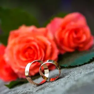Розы и обручальные кольца