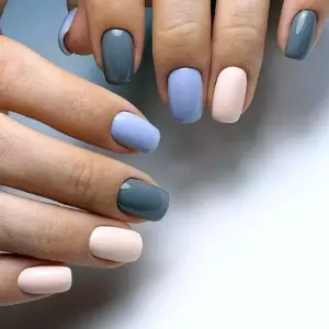 Серо-голубой маникюр