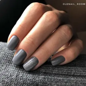 Серый маникюр