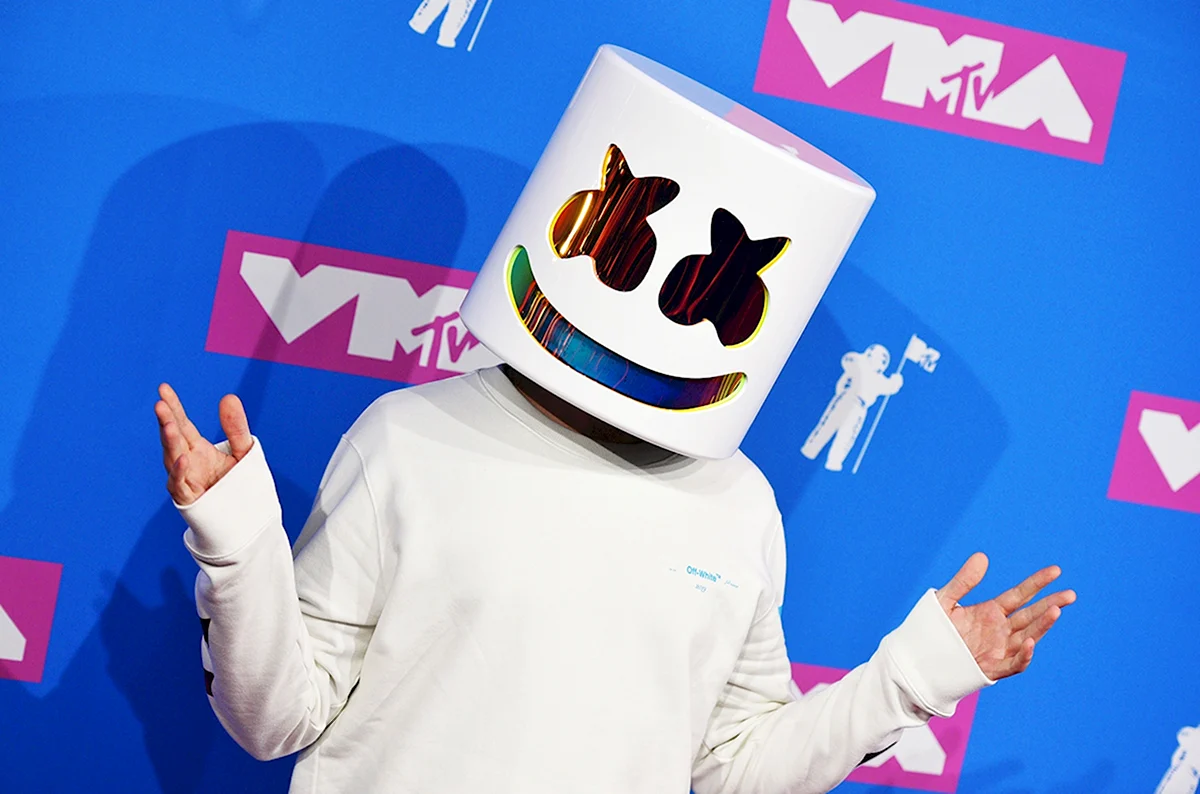 Miles on it marshmello. Шон Мендес маршмеллоу. Marshmallow лицо. Маршмеллоу диджей. Marshmallow показал лицо.