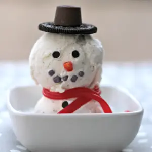 Снеговик из мороженого
