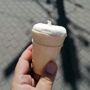Советское мороженое в вафельном стаканчике