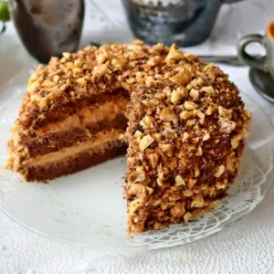 Торт с грецкими орехами и сгущенкой