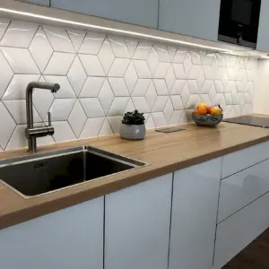 Белая плитка на фартук для кухни