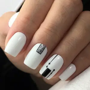 Белые короткие ногти