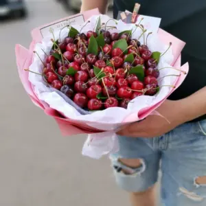 Букет с черешней