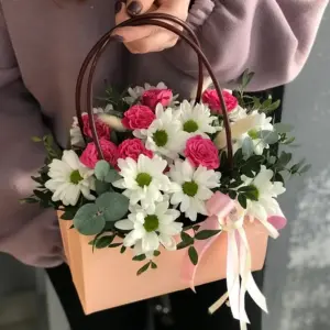 Букет цветов в сумочке