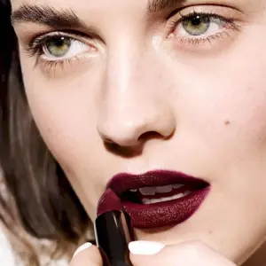 Burberry помада Oxblood