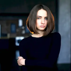 Девушка с каре