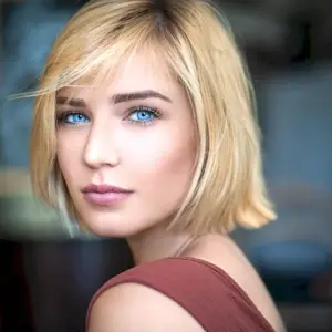 Ева Микульски модель с каре