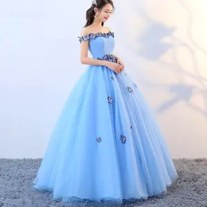 Голубое пышное платье