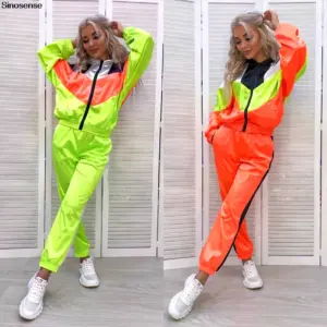 Яркие спортивные костюмы женские