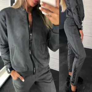 Костюм из замши женский