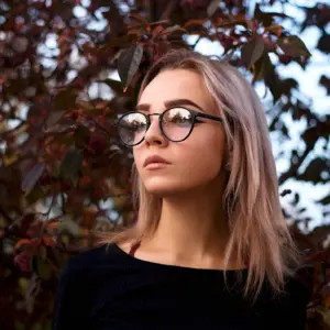 Красивые девушки в очках